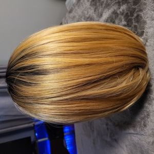 Lace Front wig, Feathered style